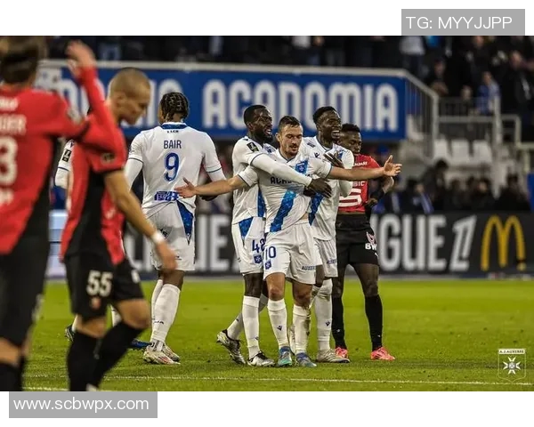 柏林赫塔大胜弗赖堡，德甲赛季首胜激发无限期待