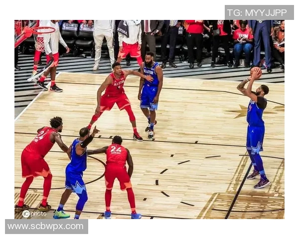 篮网队华丽亮相,看好前途一片大好! 篮网队华丽亮相,看好前途一片大好!